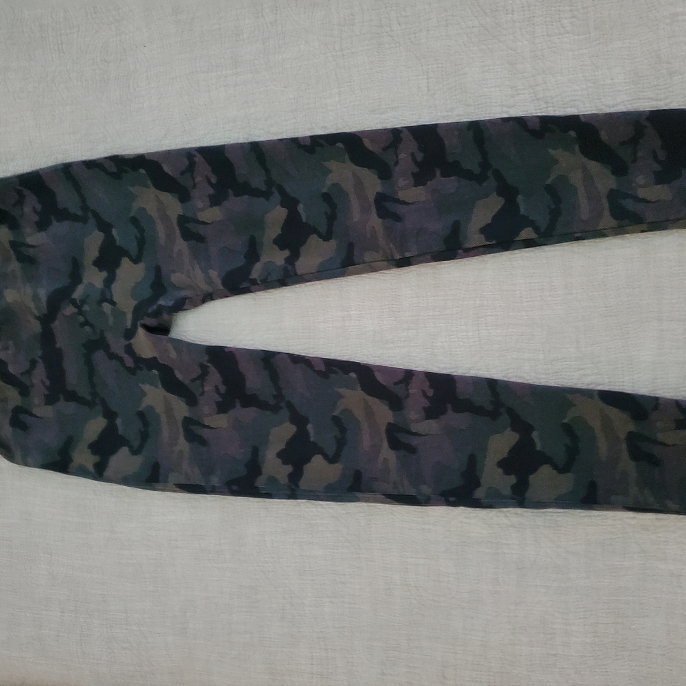 JUNIORS X-LARGE LEGGINGS/ FITS WOMEN